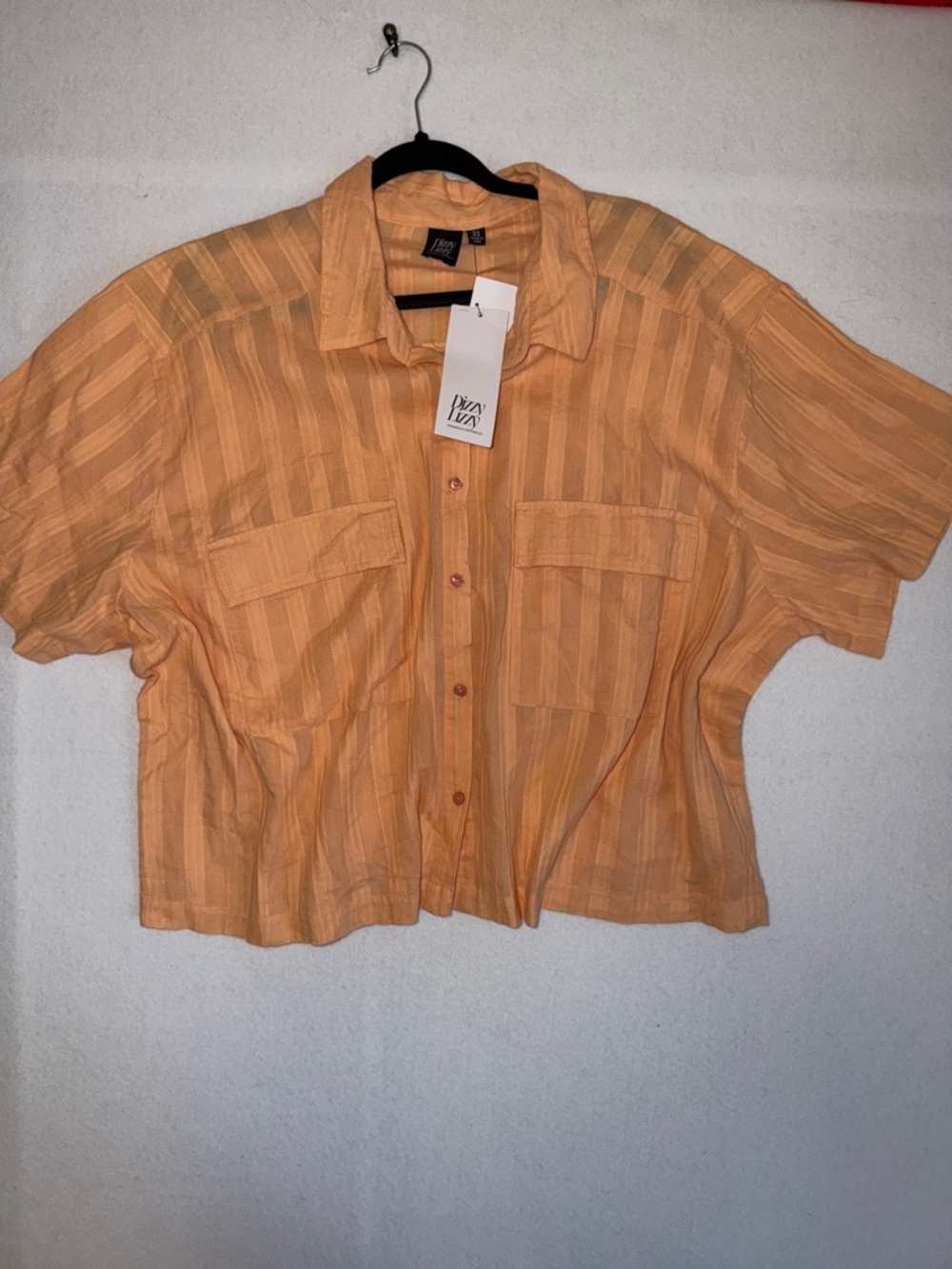 NWT Cropped Dizzy Lizzy Peach Textured Button-Up Shirt
